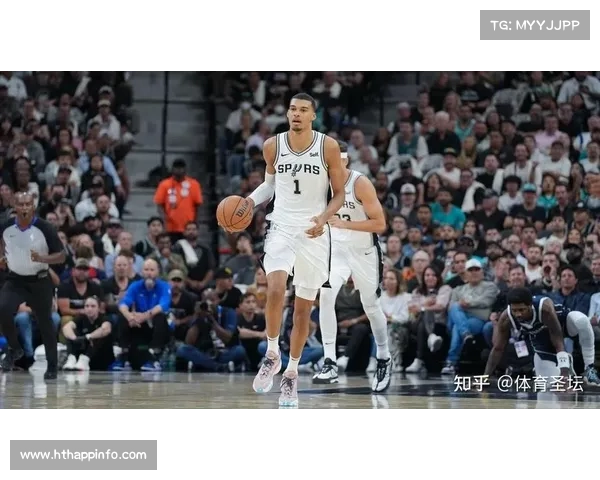 文班亚马攻防统治力再现，马刺逆转火箭关键在末节包夹